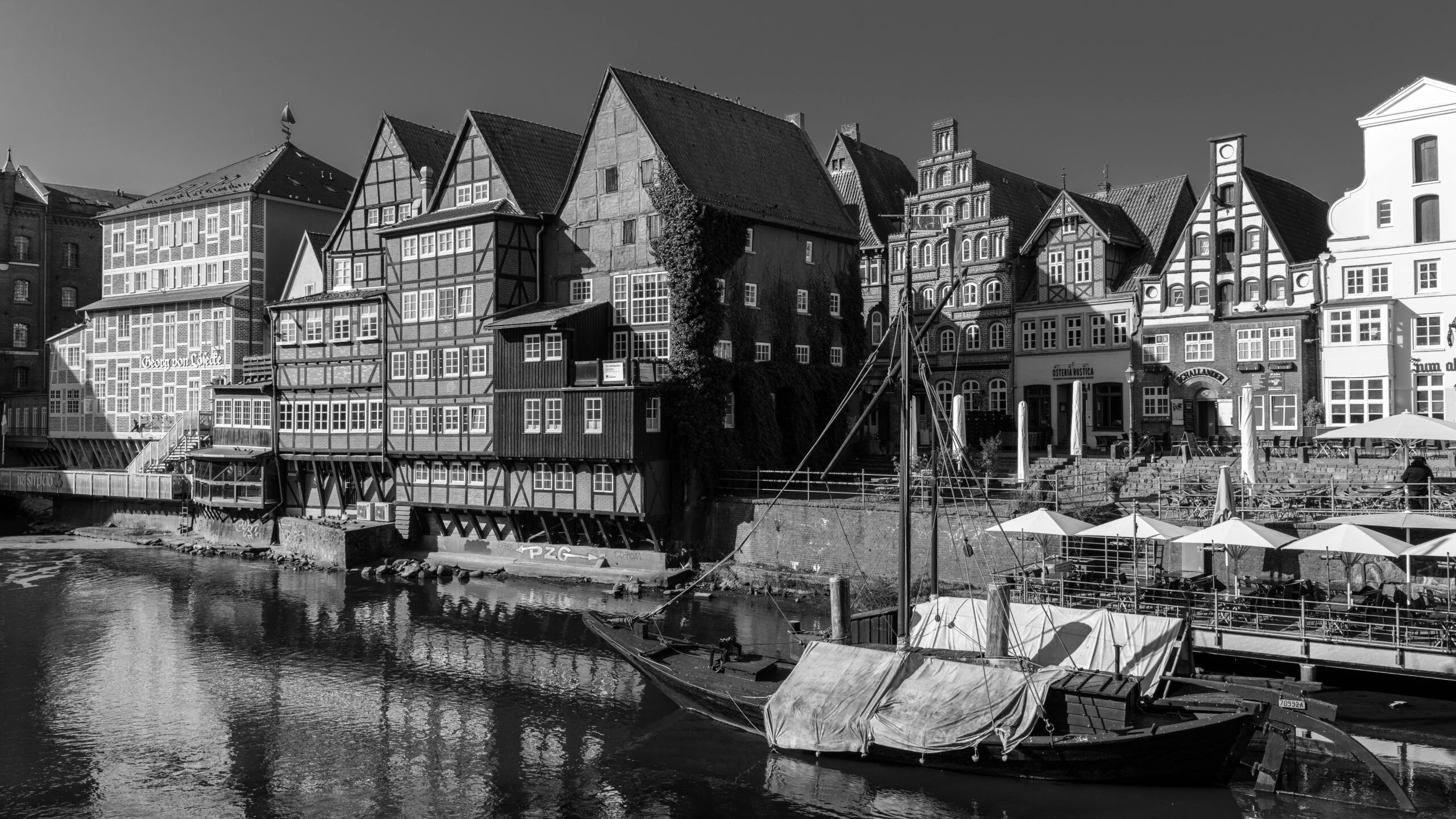 pexels-wolfgang-weiser-467045605-31444999 Danke Immobiliengutachter Lüneburg 5 Immobilienbewertung